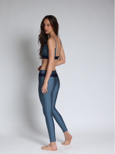 Calça leggin efeito metalizado com detalhe na cintura Azul Petróleo