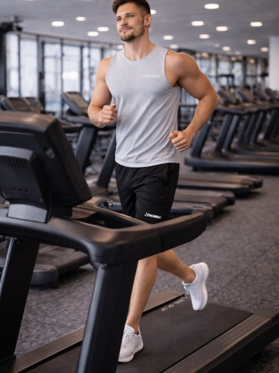 Achievo Men: Bermuda Masculina Performance Essential –  Leve com Abertura Lateral - Preta