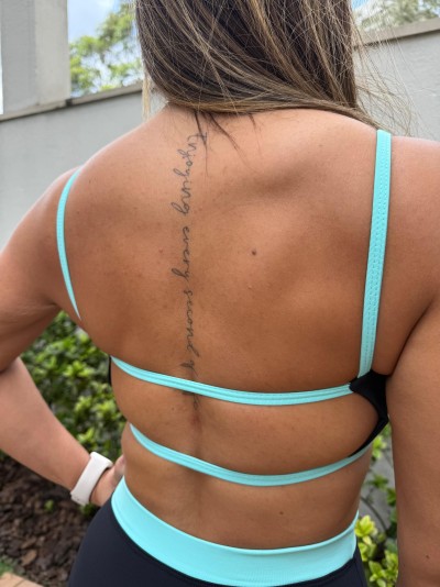 Top detalhe franzido frontal e alça dupla nas costas