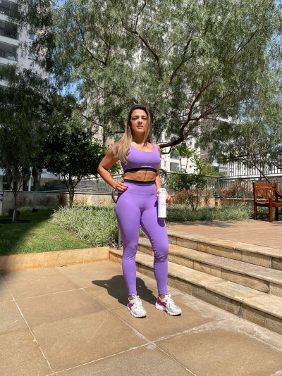 Legging com detalhe no cós 